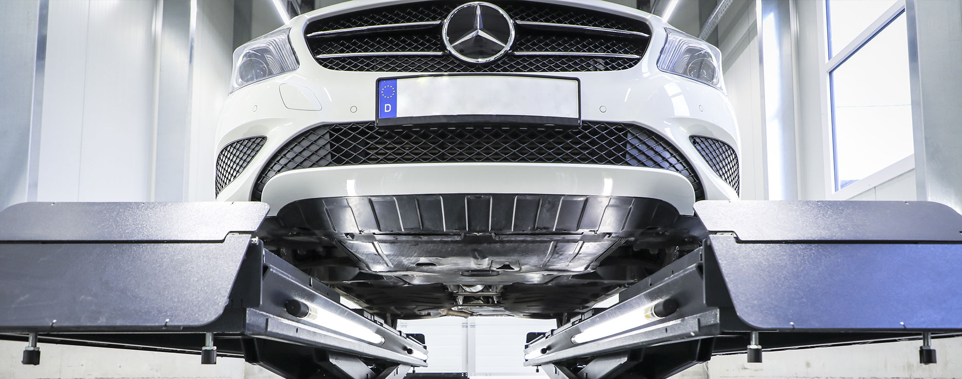 Bild auto-werkstatt-kfz-unterboden-hebebuehne-service-reparatur.jpg
